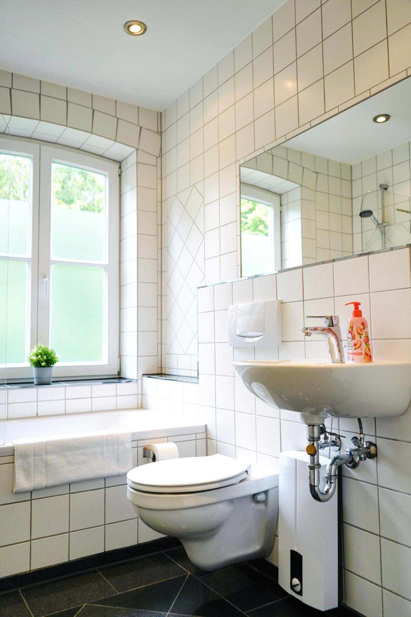 Stilvolles Apartment In Stadtnaehe-Parkplatz- 4 Personen- Balkon Wolfsburg Zewnętrze zdjęcie
